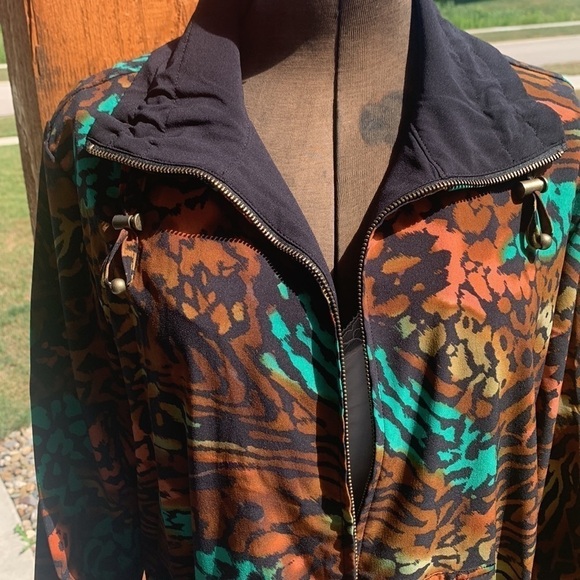 Zenergy by Chicos jacket size 2 for layering euc great colors for a stap… - Picture 10 of 12